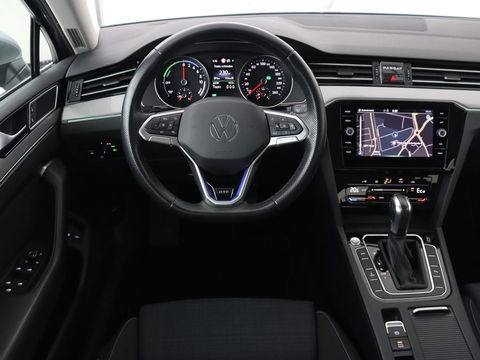 Volkswagen Passat 1.4 TSI PHEV GTE | Trekhaak | Camera | Adaptive cruise | Carplay | Navigatie | Matrix LED | Parkeerhulp | Bluetooth