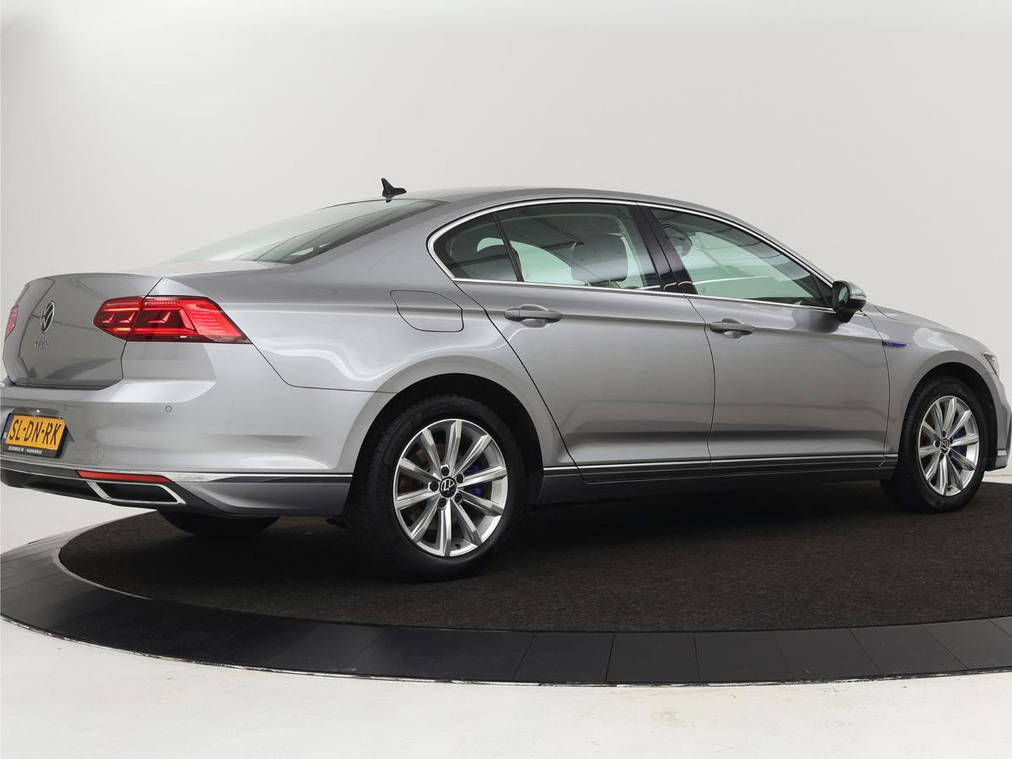 Volkswagen Passat 1.4 TSI PHEV GTE | Trekhaak | Camera | Adaptive cruise | Carplay | Navigatie | Matrix LED | Parkeerhulp | Bluetooth