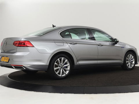 Volkswagen Passat 1.4 TSI PHEV GTE | Trekhaak | Camera | Adaptive cruise | Carplay | Navigatie | Matrix LED | Parkeerhulp | Bluetooth