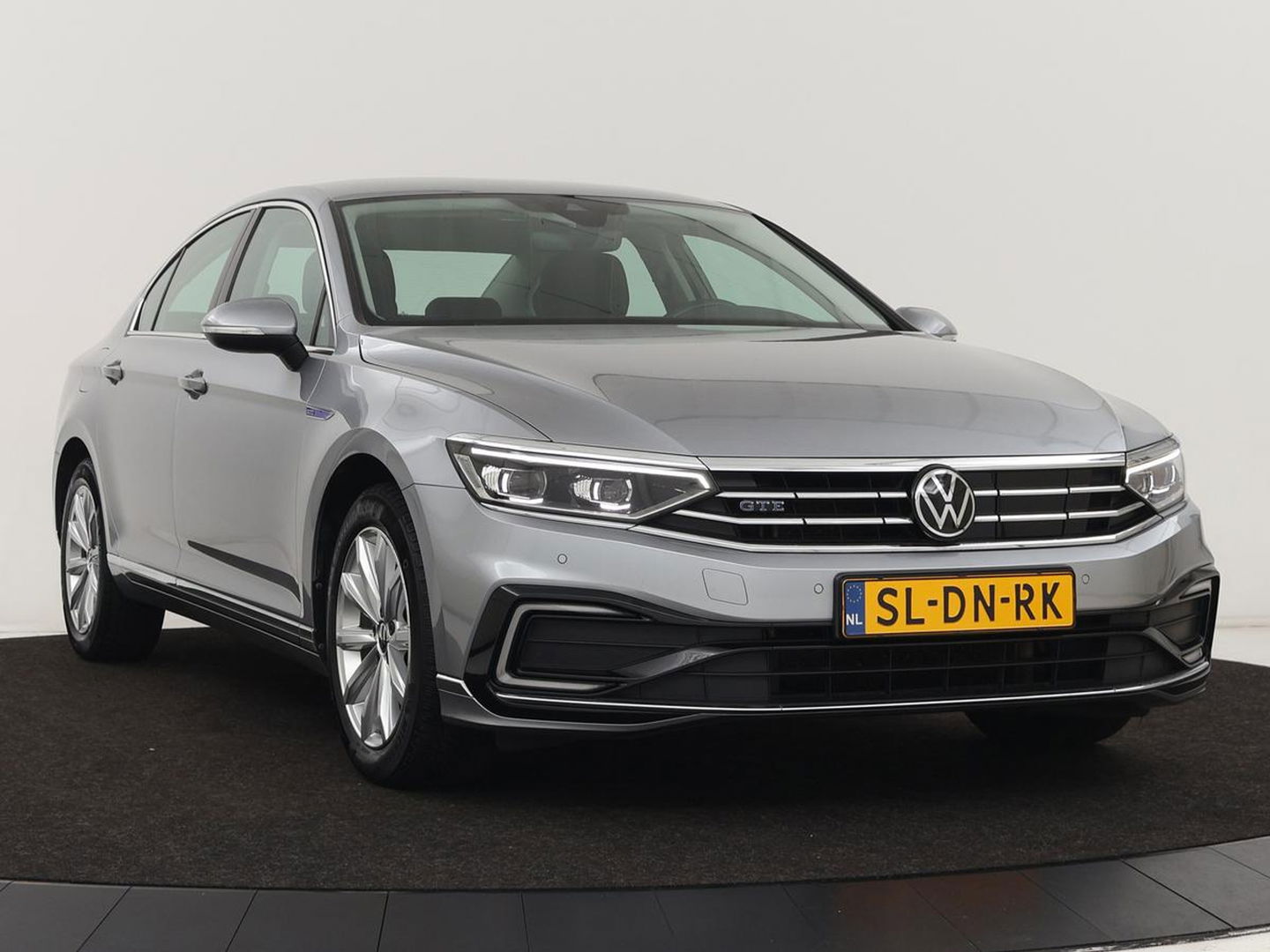 Volkswagen Passat 1.4 TSI PHEV GTE | Trekhaak | Camera | Adaptive cruise | Carplay | Navigatie | Matrix LED | Parkeerhulp | Bluetooth