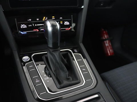 Volkswagen Passat 1.4 TSI PHEV GTE | Trekhaak | Camera | Adaptive cruise | Carplay | Navigatie | Matrix LED | Parkeerhulp | Bluetooth