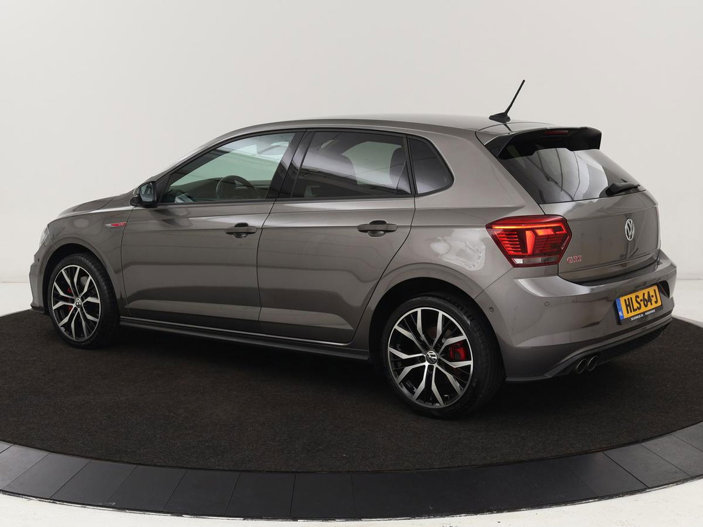 Volkswagen Polo 2.0 TSI GTI | Stoelverwarming | Beats Pack | Camera | Adaptive cruise | Virtual Cockpit | Carplay | Navigatie | Adaptief LED | Park Assist
