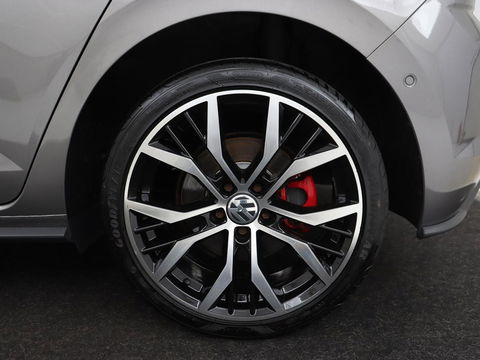 Volkswagen Polo 2.0 TSI GTI | Stoelverwarming | Beats Pack | Camera | Adaptive cruise | Virtual Cockpit | Carplay | Navigatie | Adaptief LED | Park Assist