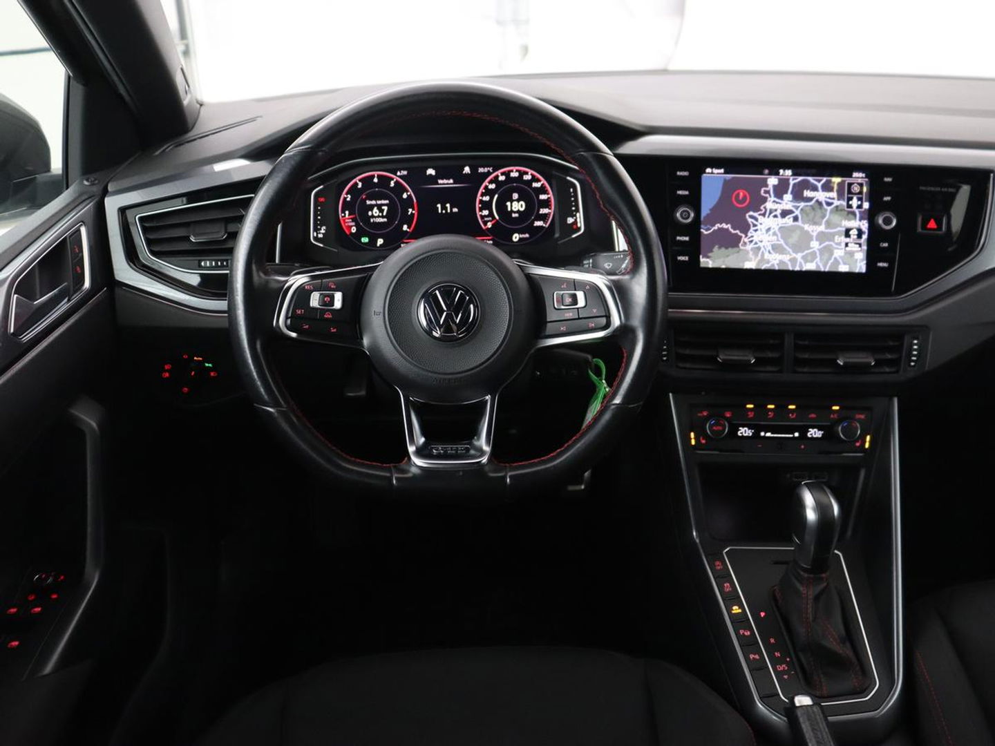 Volkswagen Polo 2.0 TSI GTI | Stoelverwarming | Beats Pack | Camera | Adaptive cruise | Virtual Cockpit | Carplay | Navigatie | Adaptief LED | Park Assist