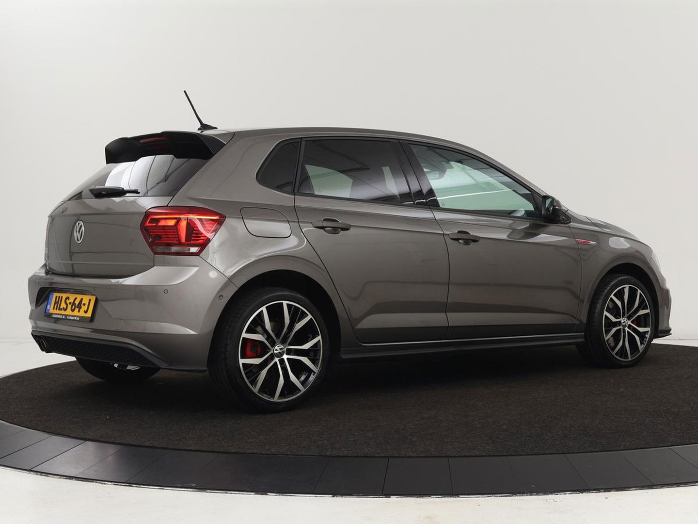 Volkswagen Polo 2.0 TSI GTI | Stoelverwarming | Beats Pack | Camera | Adaptive cruise | Virtual Cockpit | Carplay | Navigatie | Adaptief LED | Park Assist