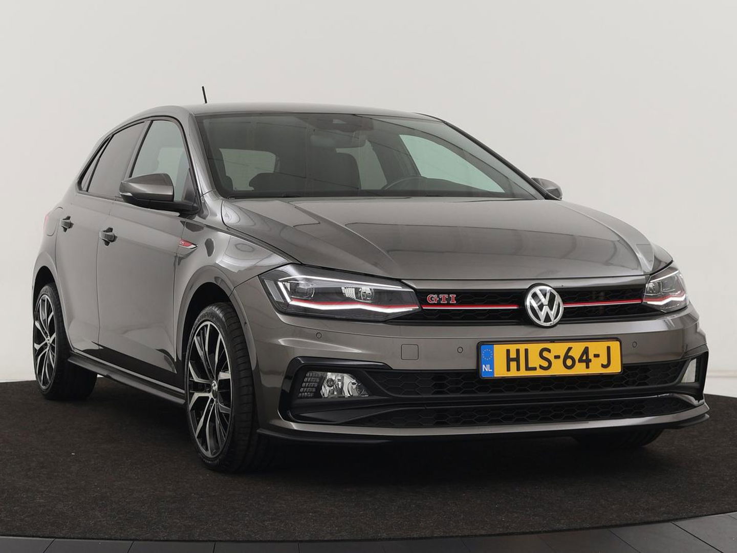 Volkswagen Polo 2.0 TSI GTI | Stoelverwarming | Beats Pack | Camera | Adaptive cruise | Virtual Cockpit | Carplay | Navigatie | Adaptief LED | Park Assist
