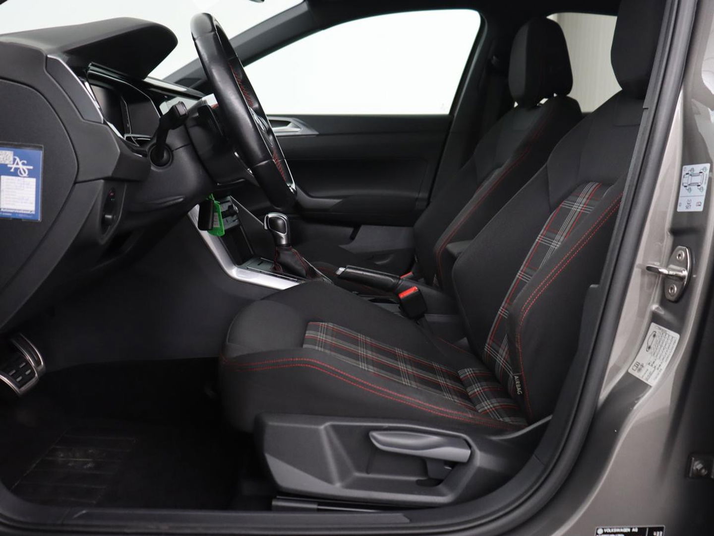 Volkswagen Polo 2.0 TSI GTI | Stoelverwarming | Beats Pack | Camera | Adaptive cruise | Virtual Cockpit | Carplay | Navigatie | Adaptief LED | Park Assist