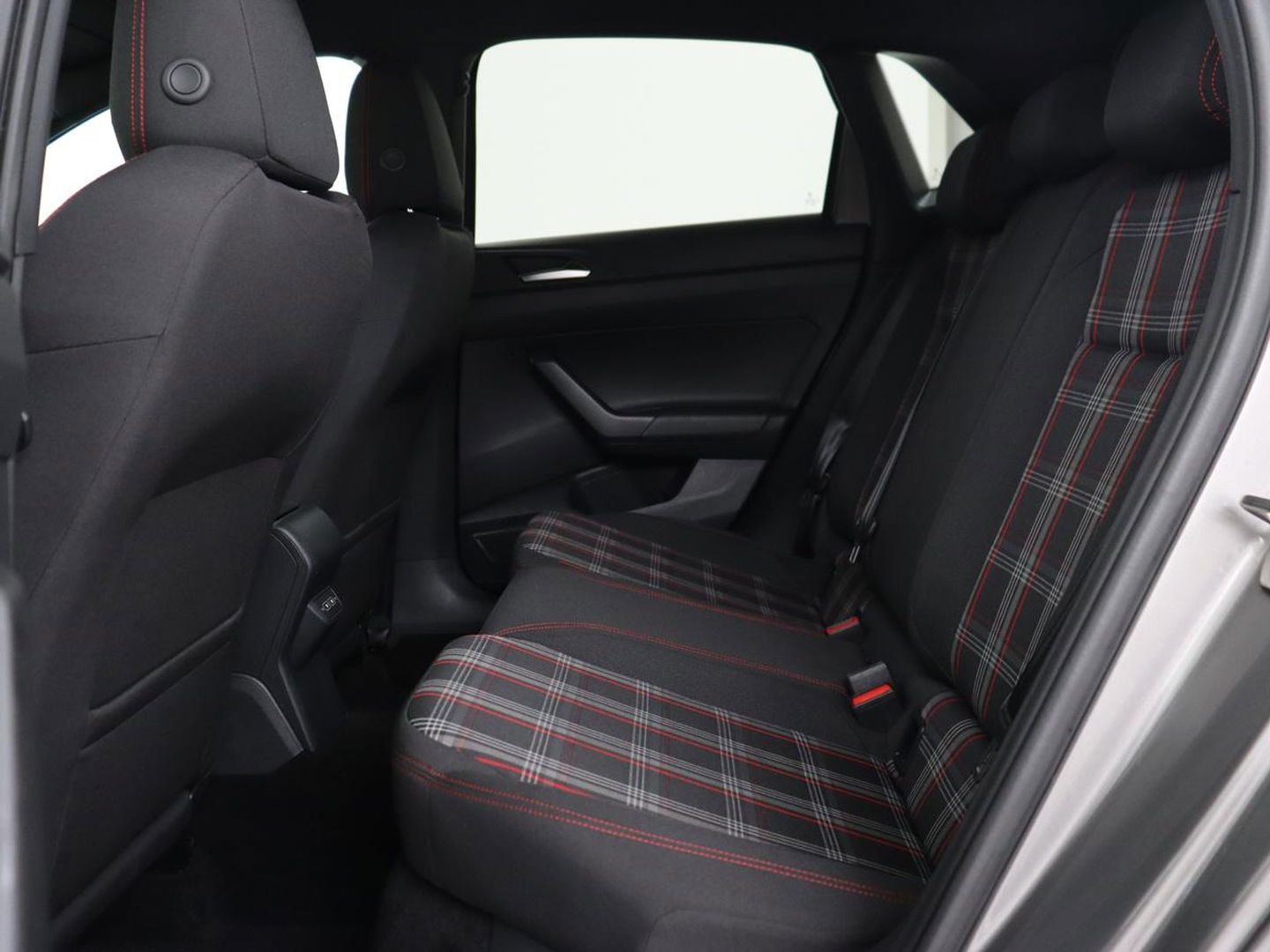 Volkswagen Polo 2.0 TSI GTI | Stoelverwarming | Beats Pack | Camera | Adaptive cruise | Virtual Cockpit | Carplay | Navigatie | Adaptief LED | Park Assist