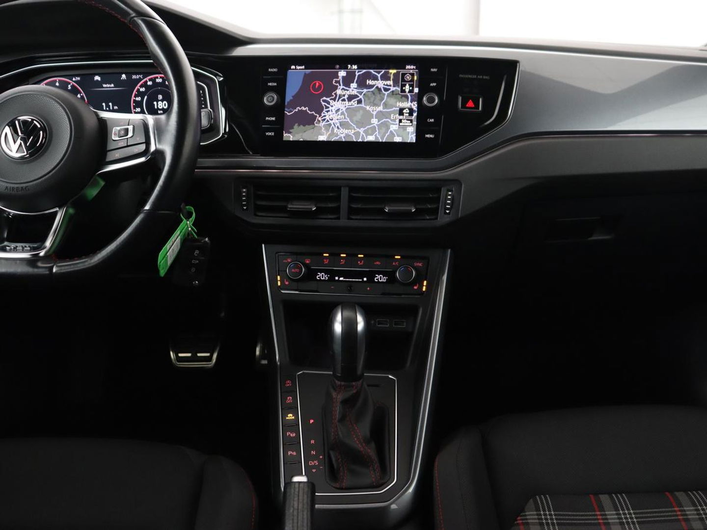 Volkswagen Polo 2.0 TSI GTI | Stoelverwarming | Beats Pack | Camera | Adaptive cruise | Virtual Cockpit | Carplay | Navigatie | Adaptief LED | Park Assist