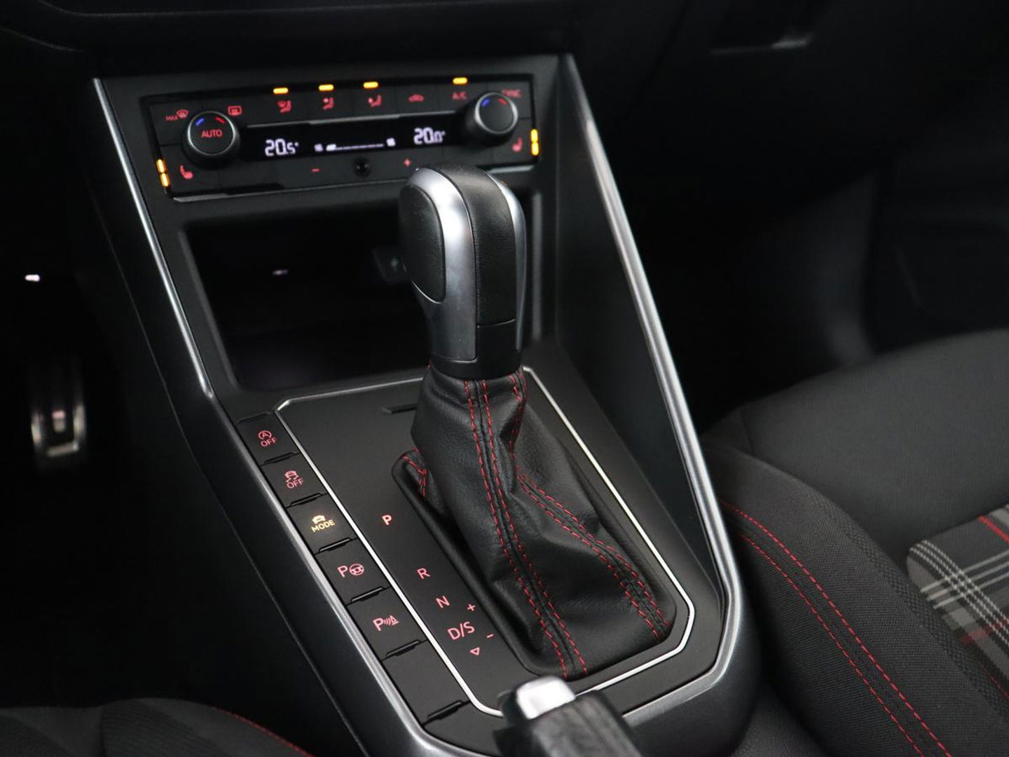 Volkswagen Polo 2.0 TSI GTI | Stoelverwarming | Beats Pack | Camera | Adaptive cruise | Virtual Cockpit | Carplay | Navigatie | Adaptief LED | Park Assist