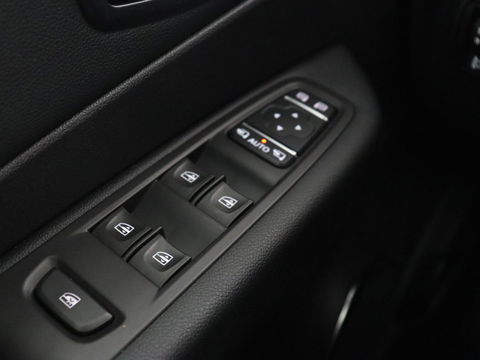Renault Captur 1.3 TCe Intens | 61.400km NAP | Automaat | Camera | Trekhaak | Carplay | Full LED | Keyless | Navigatie | Climate control
