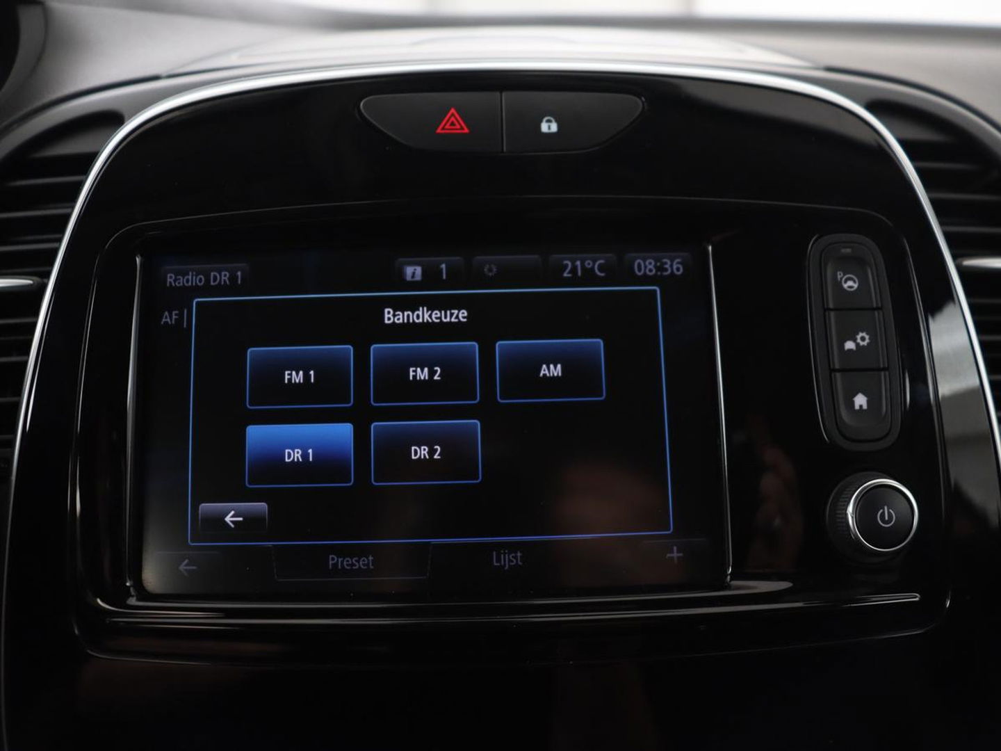 Renault Captur 1.3 TCe Intens | 61.400km NAP | Automaat | Camera | Trekhaak | Carplay | Full LED | Keyless | Navigatie | Climate control