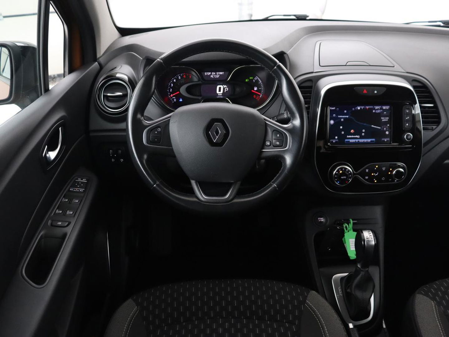 Renault Captur 1.3 TCe Intens | 61.400km NAP | Automaat | Camera | Trekhaak | Carplay | Full LED | Keyless | Navigatie | Climate control