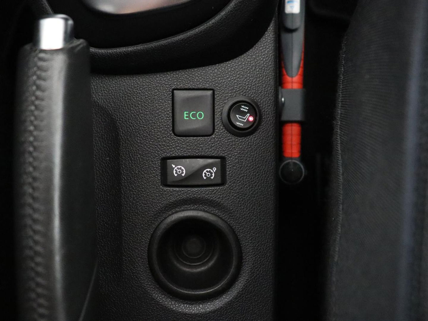 Renault Captur 1.3 TCe Intens | 61.400km NAP | Automaat | Camera | Trekhaak | Carplay | Full LED | Keyless | Navigatie | Climate control