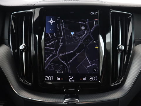 Volvo XC60 2.0 Recharge T8 AWD R-Design | Panoramadak | Head-Up | Trekhaak | 360 Camera | Leder | Stoelverwarming | Harman/Kardon | Carplay | Achterbankverwarming | Digital Cockpit | Full LED