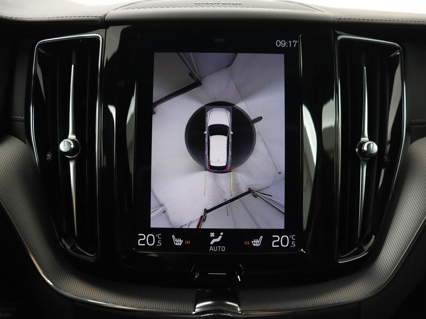 Volvo XC60 2.0 Recharge T8 AWD R-Design | Panoramadak | Head-Up | Trekhaak | 360 Camera | Leder | Stoelverwarming | Harman/Kardon | Carplay | Achterbankverwarming | Digital Cockpit | Full LED