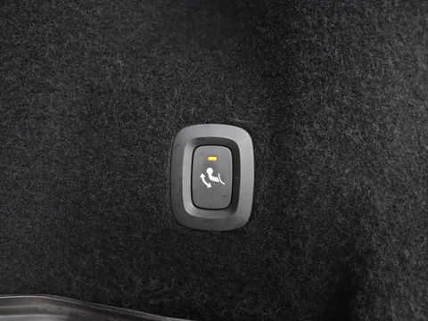 Volvo XC60 2.0 Recharge T8 AWD R-Design | Panoramadak | Head-Up | Trekhaak | 360 Camera | Leder | Stoelverwarming | Harman/Kardon | Carplay | Achterbankverwarming | Digital Cockpit | Full LED