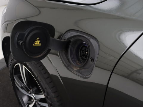Volvo XC60 2.0 Recharge T8 AWD R-Design | Panoramadak | Head-Up | Trekhaak | 360 Camera | Leder | Stoelverwarming | Harman/Kardon | Carplay | Achterbankverwarming | Digital Cockpit | Full LED