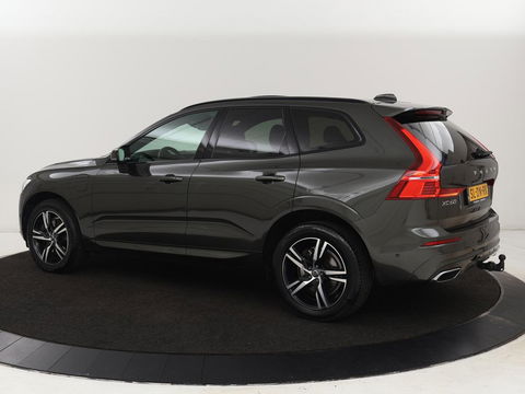 Volvo XC60 2.0 Recharge T8 AWD R-Design | Panoramadak | Head-Up | Trekhaak | 360 Camera | Leder | Stoelverwarming | Harman/Kardon | Carplay | Achterbankverwarming | Digital Cockpit | Full LED