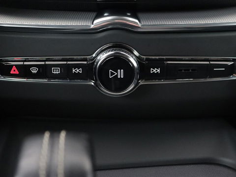 Volvo XC60 2.0 Recharge T8 AWD R-Design | Panoramadak | Head-Up | Trekhaak | 360 Camera | Leder | Stoelverwarming | Harman/Kardon | Carplay | Achterbankverwarming | Digital Cockpit | Full LED
