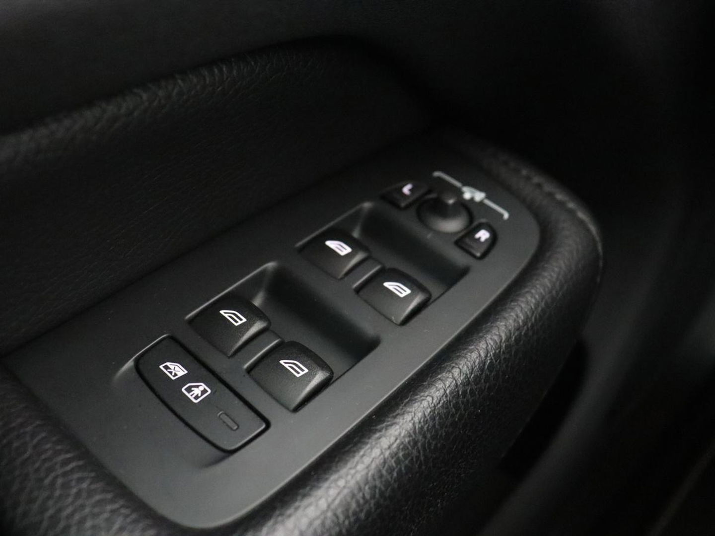 Volvo XC60 2.0 Recharge T8 AWD R-Design | Panoramadak | Head-Up | Trekhaak | 360 Camera | Leder | Stoelverwarming | Harman/Kardon | Carplay | Achterbankverwarming | Digital Cockpit | Full LED