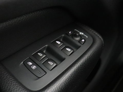 Volvo XC60 2.0 Recharge T8 AWD R-Design | Panoramadak | Head-Up | Trekhaak | 360 Camera | Leder | Stoelverwarming | Harman/Kardon | Carplay | Achterbankverwarming | Digital Cockpit | Full LED