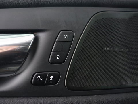 Volvo XC60 2.0 Recharge T8 AWD R-Design | Panoramadak | Head-Up | Trekhaak | 360 Camera | Leder | Stoelverwarming | Harman/Kardon | Carplay | Achterbankverwarming | Digital Cockpit | Full LED