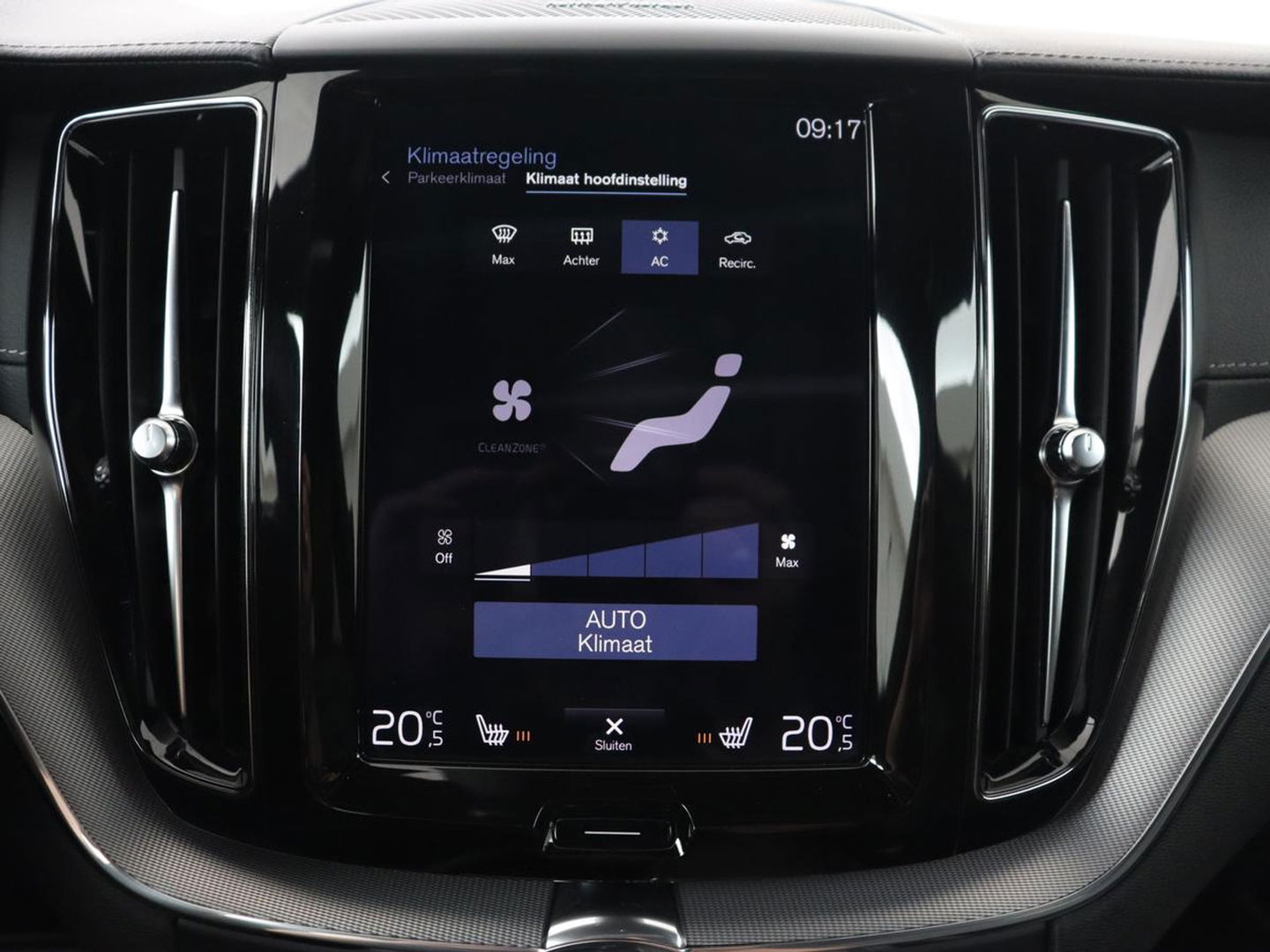 Volvo XC60 2.0 Recharge T8 AWD R-Design | Panoramadak | Head-Up | Trekhaak | 360 Camera | Leder | Stoelverwarming | Harman/Kardon | Carplay | Achterbankverwarming | Digital Cockpit | Full LED