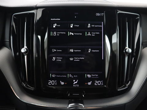 Volvo XC60 2.0 Recharge T8 AWD R-Design | Panoramadak | Head-Up | Trekhaak | 360 Camera | Leder | Stoelverwarming | Harman/Kardon | Carplay | Achterbankverwarming | Digital Cockpit | Full LED