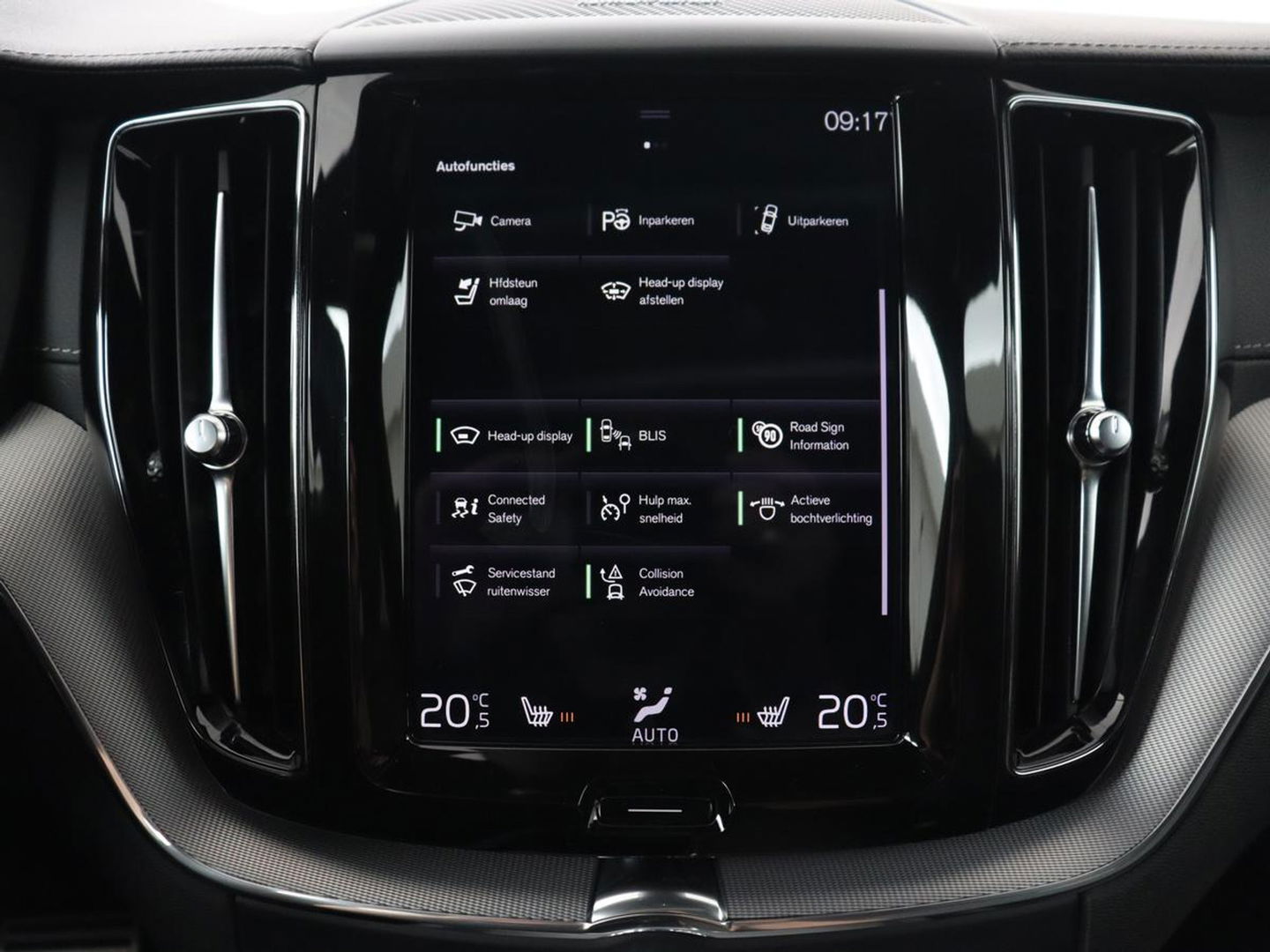 Volvo XC60 2.0 Recharge T8 AWD R-Design | Panoramadak | Head-Up | Trekhaak | 360 Camera | Leder | Stoelverwarming | Harman/Kardon | Carplay | Achterbankverwarming | Digital Cockpit | Full LED