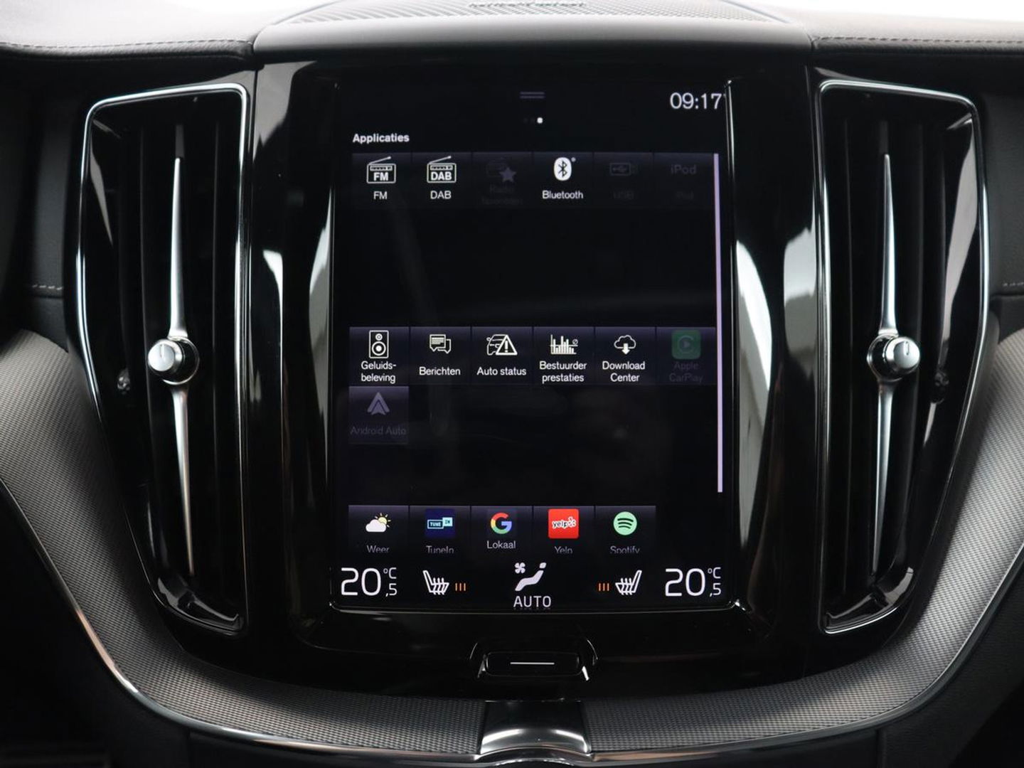 Volvo XC60 2.0 Recharge T8 AWD R-Design | Panoramadak | Head-Up | Trekhaak | 360 Camera | Leder | Stoelverwarming | Harman/Kardon | Carplay | Achterbankverwarming | Digital Cockpit | Full LED