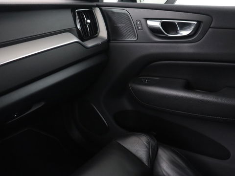 Volvo XC60 2.0 Recharge T8 AWD R-Design | Panoramadak | Head-Up | Trekhaak | 360 Camera | Leder | Stoelverwarming | Harman/Kardon | Carplay | Achterbankverwarming | Digital Cockpit | Full LED