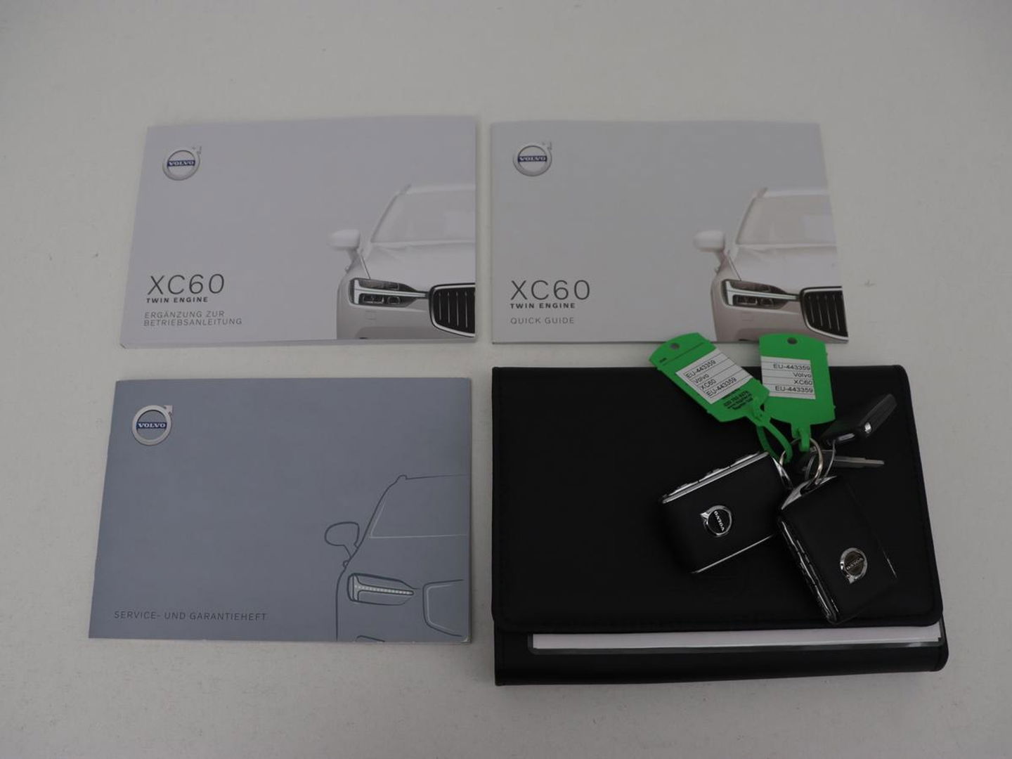 Volvo XC60 2.0 Recharge T8 AWD R-Design | Panoramadak | Head-Up | Trekhaak | 360 Camera | Leder | Stoelverwarming | Harman/Kardon | Carplay | Achterbankverwarming | Digital Cockpit | Full LED