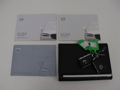 Volvo XC60 2.0 Recharge T8 AWD R-Design | Panoramadak | Head-Up | Trekhaak | 360 Camera | Leder | Stoelverwarming | Harman/Kardon | Carplay | Achterbankverwarming | Digital Cockpit | Full LED