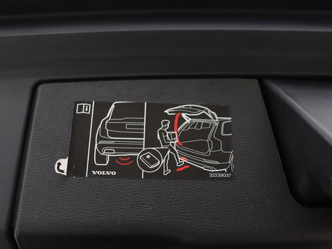 Volvo XC60 2.0 Recharge T8 AWD R-Design | Panoramadak | Head-Up | Trekhaak | 360 Camera | Leder | Stoelverwarming | Harman/Kardon | Carplay | Achterbankverwarming | Digital Cockpit | Full LED