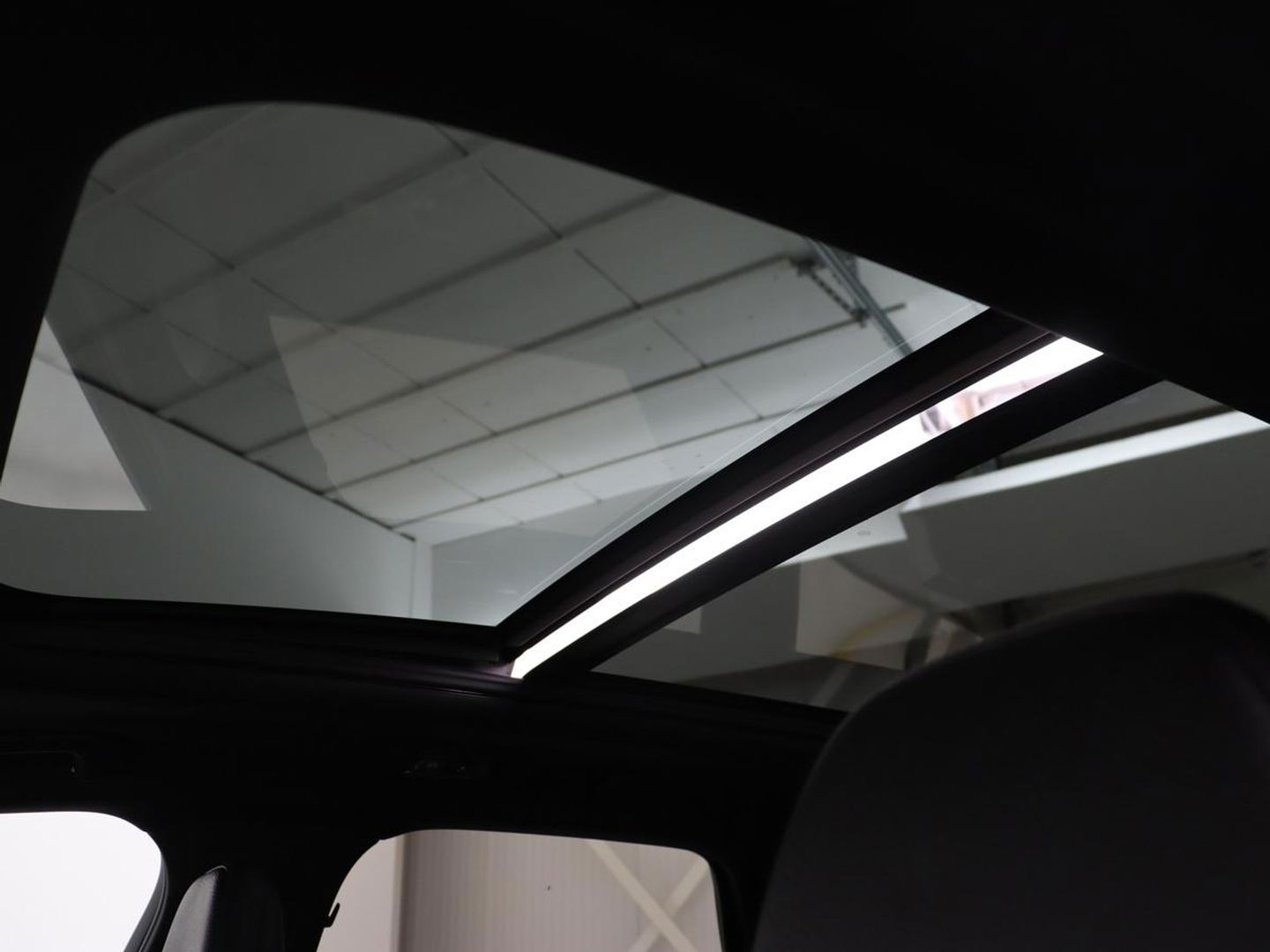 Volvo XC60 2.0 Recharge T8 AWD R-Design | Panoramadak | Head-Up | Trekhaak | 360 Camera | Leder | Stoelverwarming | Harman/Kardon | Carplay | Achterbankverwarming | Digital Cockpit | Full LED