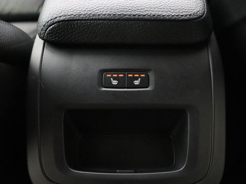 Volvo XC60 2.0 Recharge T8 AWD R-Design | Panoramadak | Head-Up | Trekhaak | 360 Camera | Leder | Stoelverwarming | Harman/Kardon | Carplay | Achterbankverwarming | Digital Cockpit | Full LED