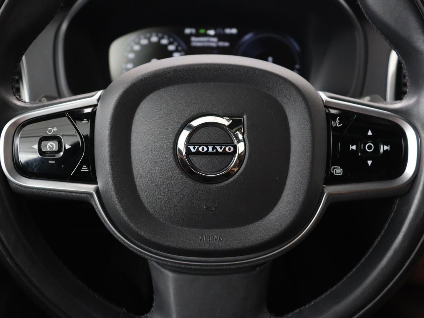 Volvo XC90 2.0 T8 Recharge AWD R-Design | Panoramadak | Head-Up | 360 Camera | Adaptive cruise | Leder | Trekhaak | Stoel & stuurverwarming | Carplay | Memory | Harman/Kardon