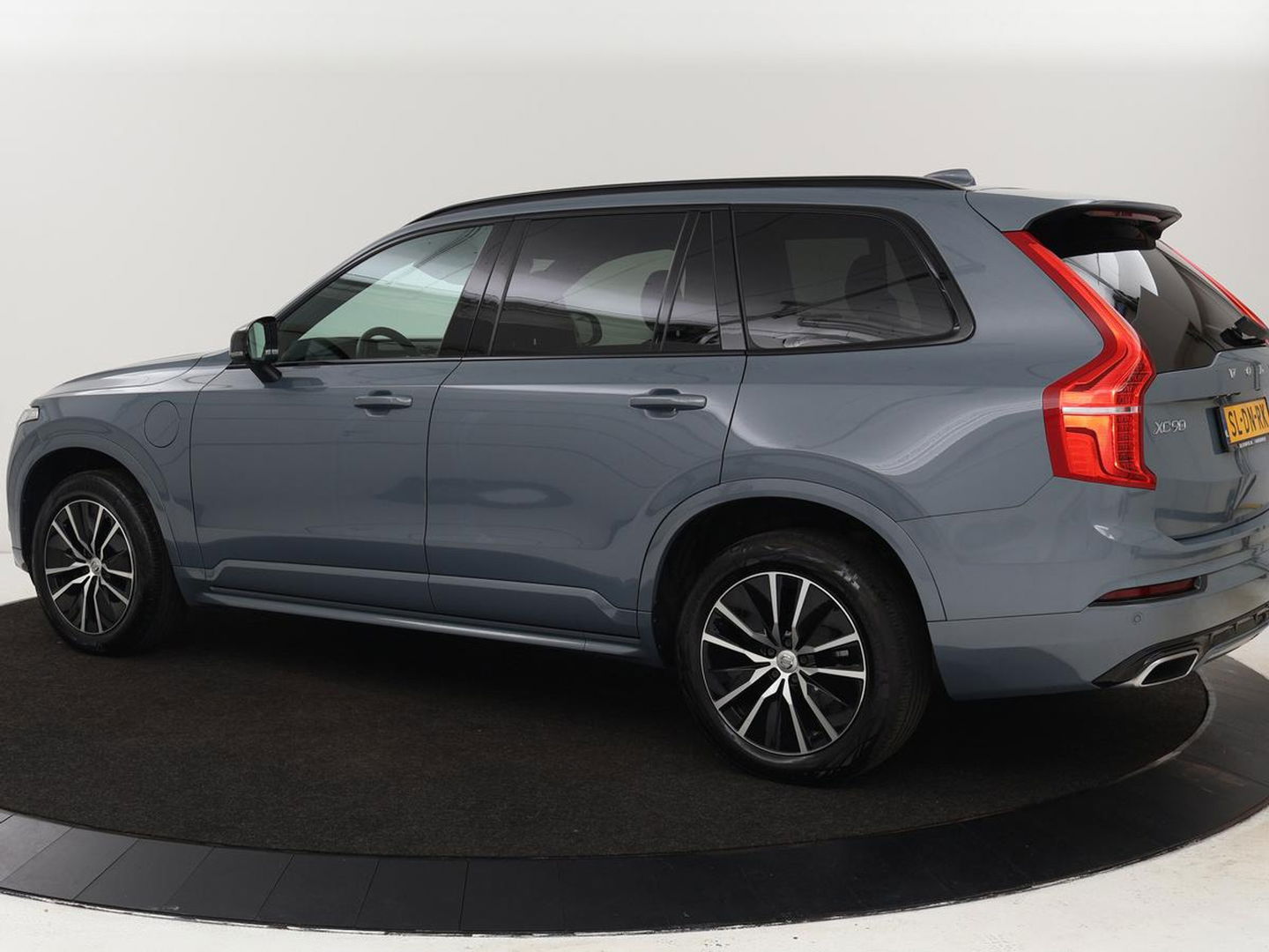 Volvo XC90 2.0 T8 Recharge AWD R-Design | Panoramadak | Head-Up | 360 Camera | Adaptive cruise | Leder | Trekhaak | Stoel & stuurverwarming | Carplay | Memory | Harman/Kardon