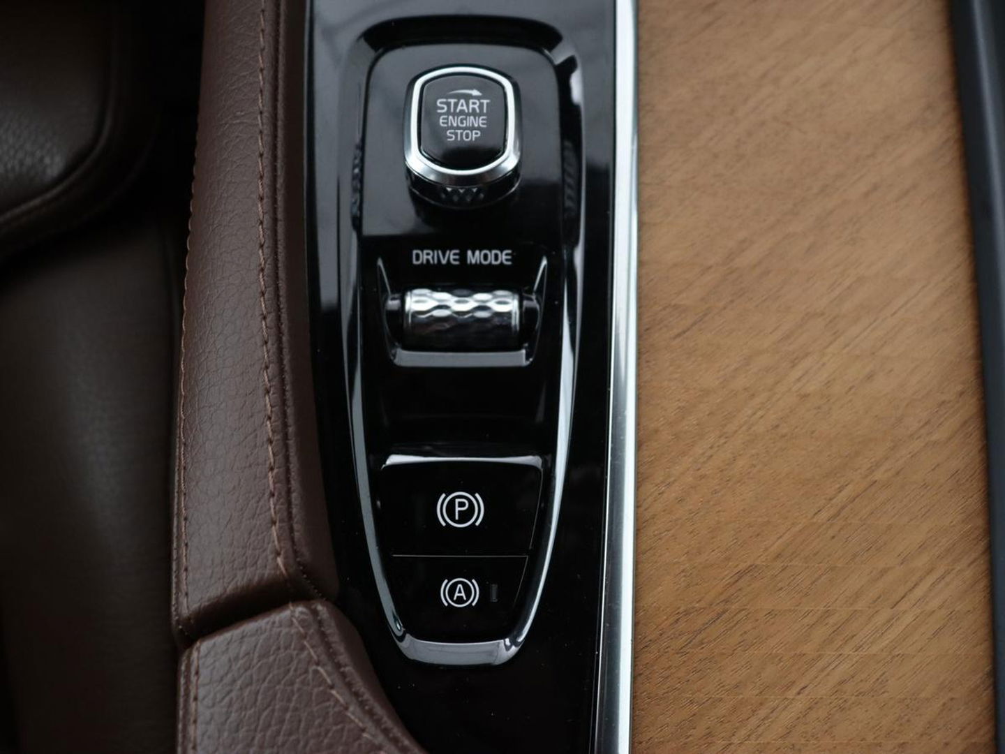 Volvo XC90 2.0 T8 Recharge AWD R-Design | Panoramadak | Head-Up | 360 Camera | Adaptive cruise | Leder | Trekhaak | Stoel & stuurverwarming | Carplay | Memory | Harman/Kardon