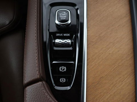 Volvo XC90 2.0 T8 Recharge AWD R-Design | Panoramadak | Head-Up | 360 Camera | Adaptive cruise | Leder | Trekhaak | Stoel & stuurverwarming | Carplay | Memory | Harman/Kardon