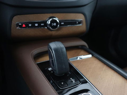 Volvo XC90 2.0 T8 Recharge AWD R-Design | Panoramadak | Head-Up | 360 Camera | Adaptive cruise | Leder | Trekhaak | Stoel & stuurverwarming | Carplay | Memory | Harman/Kardon