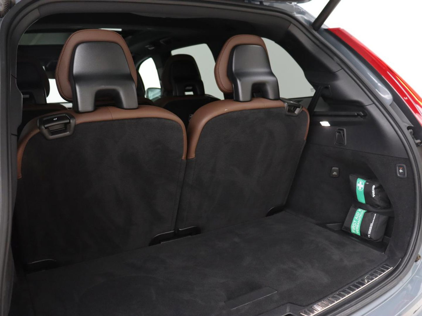 Volvo XC90 2.0 T8 Recharge AWD R-Design | Panoramadak | Head-Up | 360 Camera | Adaptive cruise | Leder | Trekhaak | Stoel & stuurverwarming | Carplay | Memory | Harman/Kardon