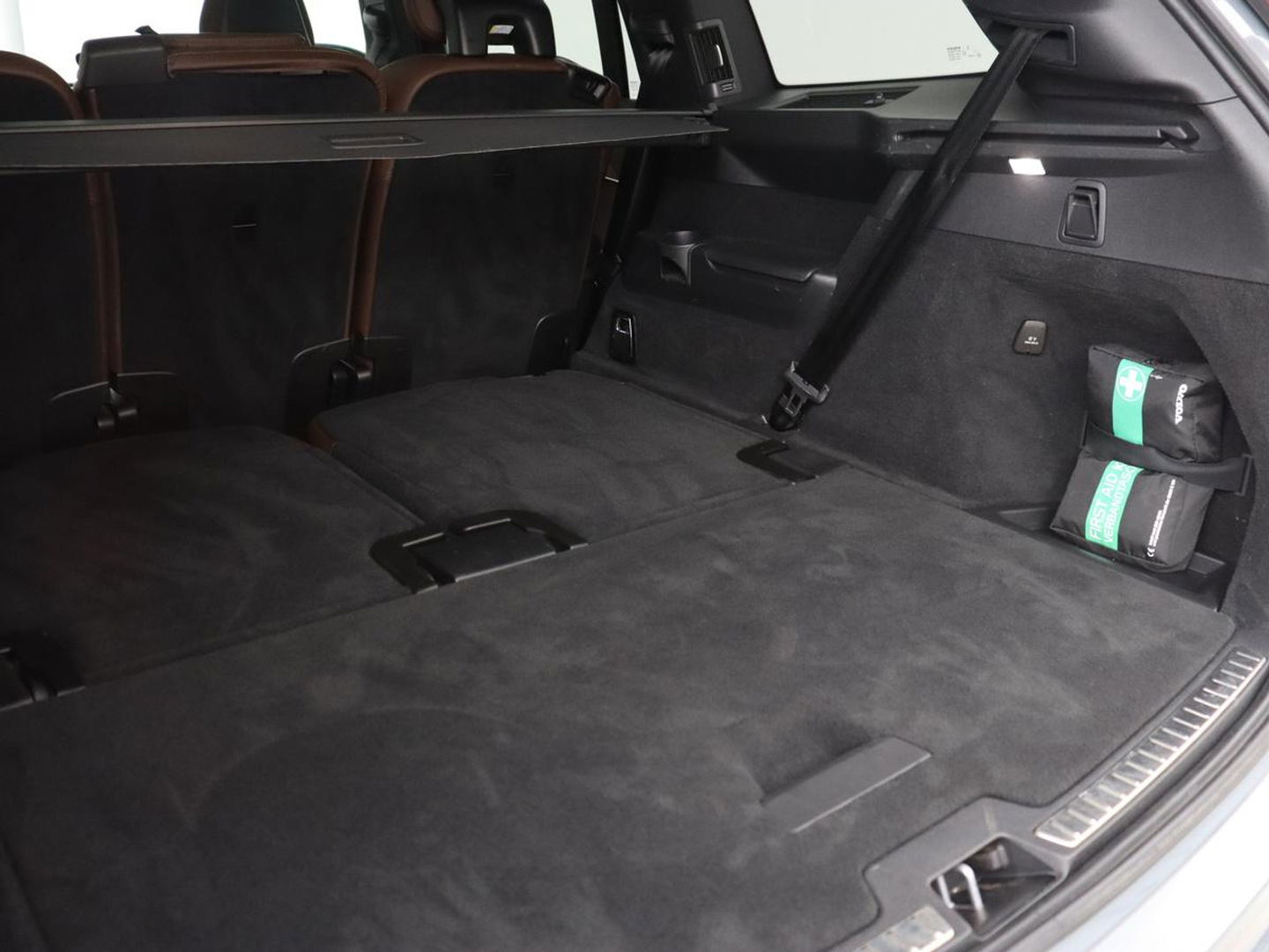 Volvo XC90 2.0 T8 Recharge AWD R-Design | Panoramadak | Head-Up | 360 Camera | Adaptive cruise | Leder | Trekhaak | Stoel & stuurverwarming | Carplay | Memory | Harman/Kardon
