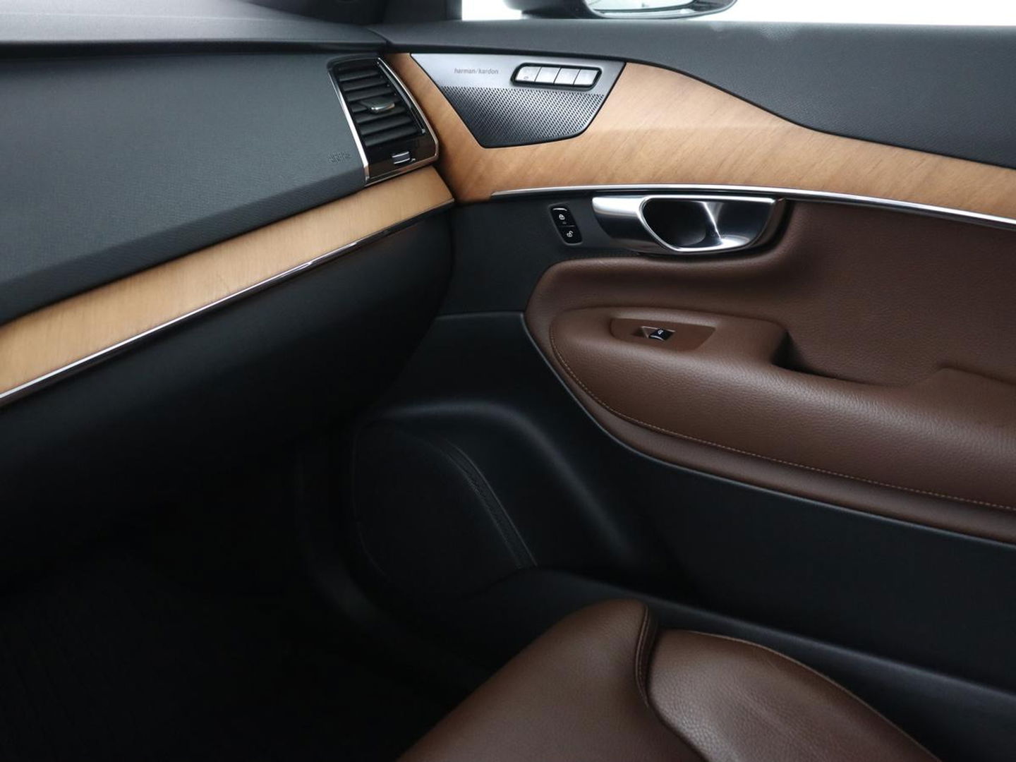 Volvo XC90 2.0 T8 Recharge AWD R-Design | Panoramadak | Head-Up | 360 Camera | Adaptive cruise | Leder | Trekhaak | Stoel & stuurverwarming | Carplay | Memory | Harman/Kardon