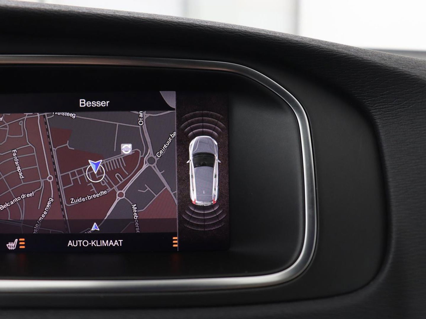 Volvo V40 2.0 T4 Business Sport | Stoelverwarming | Leder/Alcantara | Full LED | Navigatie | Climate control | Climate control | Parkeerhulp | R-Design
