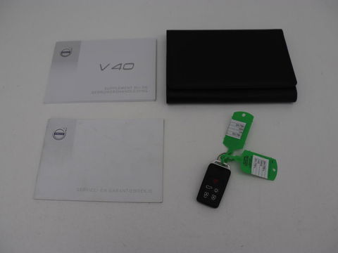Volvo V40 2.0 T4 Business Sport | Stoelverwarming | Leder/Alcantara | Full LED | Navigatie | Climate control | Climate control | Parkeerhulp | R-Design