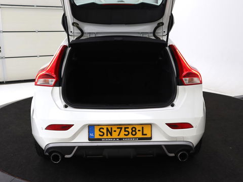Volvo V40 2.0 T4 Business Sport | Stoelverwarming | Leder/Alcantara | Full LED | Navigatie | Climate control | Climate control | Parkeerhulp | R-Design