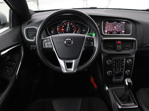 Volvo V40 2.0 T4 Business Sport | Stoelverwarming | Leder/Alcantara | Full LED | Navigatie | Climate control | Climate control | Parkeerhulp | R-Design