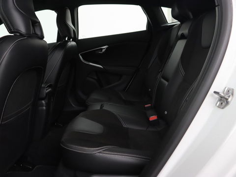 Volvo V40 2.0 T4 Business Sport | Stoelverwarming | Leder/Alcantara | Full LED | Navigatie | Climate control | Climate control | Parkeerhulp | R-Design